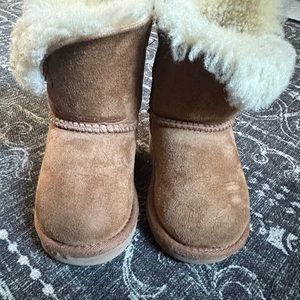 Toddler UGG boots size 7 chestnut